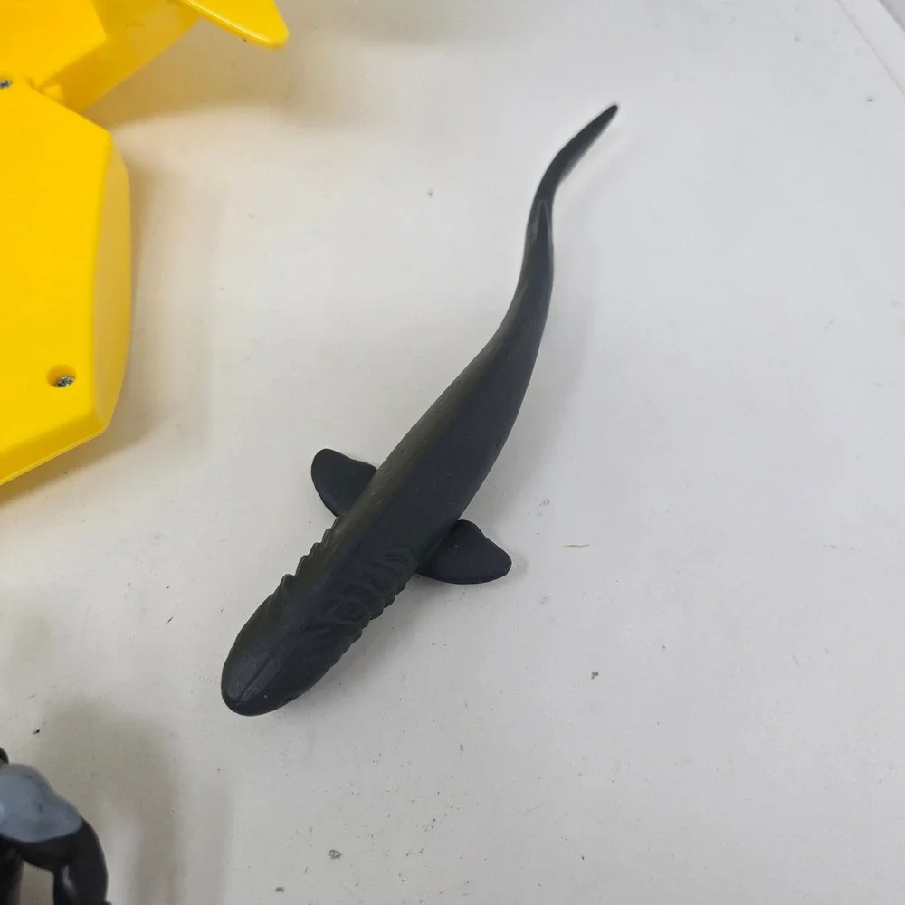 Animal Planet Deep Sea Submarine Playset Yellow Sub Diver Shark Accessories